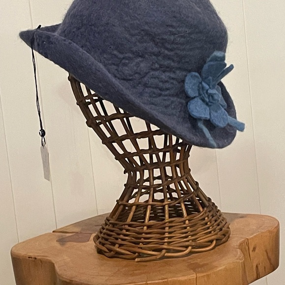 Handmade felt Hat for a punch of style this fall/winter season. - Picture 2 of 4